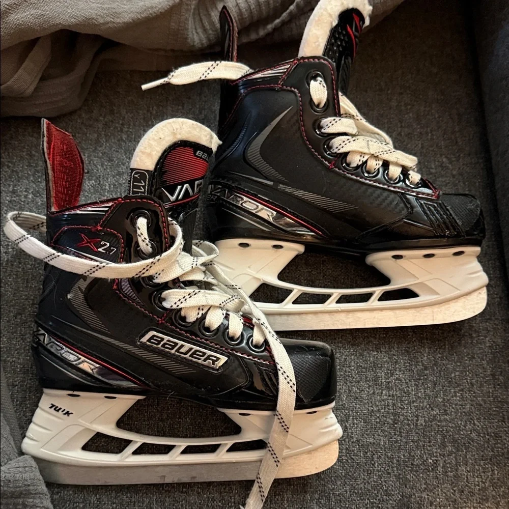 Bauer X2.7 Vapor Black and White Ice Hockey Skates with Red Accents Size Y12 - Picture 2 of 7